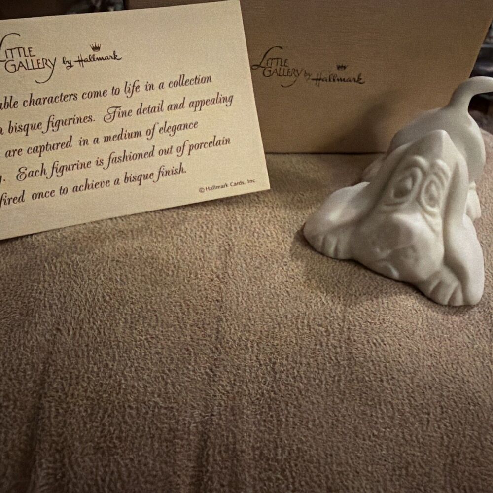 Vintage Hallmark Little Gallery Hound Dog #NLH230- 6 White Bisque 1975  with Box